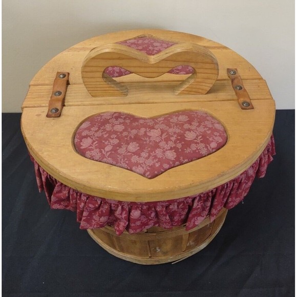 Vintage Large Heart Cushioned Sewing Basket With Lid And Liner - Picture 2 of 12